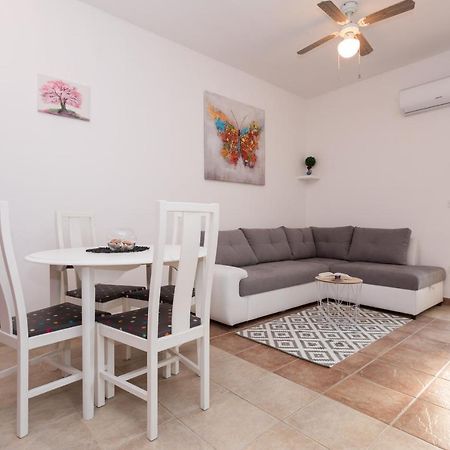 Lara - Apartment Near The Beach فربنيك المظهر الخارجي الصورة